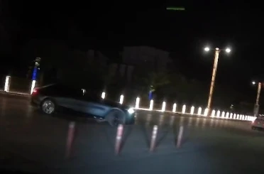 Elazığ’da drift atan araç kameralara yansıdı 