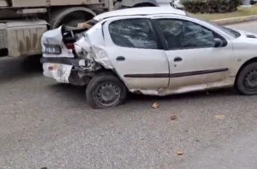 Elazığ’da iki otomobil çarpıştı: 1’i ağır 2 yaralı 