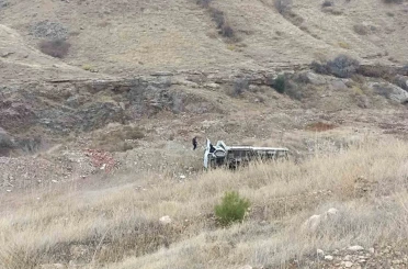 Elazığ’da kamyon devrildi: 1 yaralı 