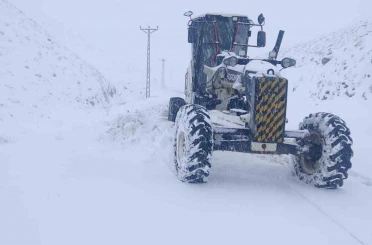 Elazığ’da kar etkili oldu: 482 köy yolu ulaşıma kapandı 