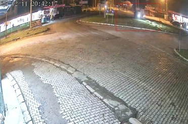 Elazığ’da kontrolü kaybedilen otomobil kavşaktaki refüje çıktı: 1 yaralı 