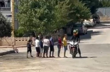 Elazığ’da motorcuyla çocukların renkli anları 