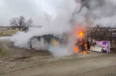 Elazığ’da odunluk deposunda yangın 