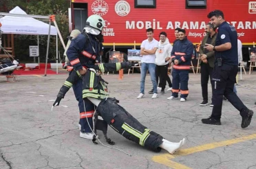Elazığ’da öğrenciler, itfaiye eğitimlerinde ter döktü 