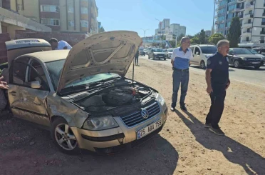 Elazığ’da otomobil ile kamyon çarpıştı 