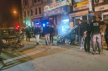 Elazığ’da otomobiller çarpıştı: 1’i ağır 3 yaralı 