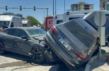Elazığ’da otomobiller çarpıştı: 5 yaralı 