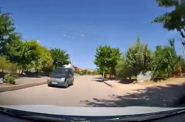 Elazığ’da ters yönden giden araç, trafiği tehlikeye attı 