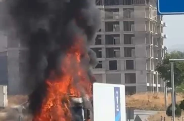 Elazığ’da tır alevlere teslim oldu 