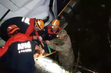 Elazığ’da tır şarampole uçtu: 2 yaralı
