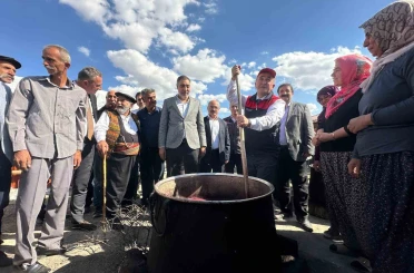 Elazığ’da Vali Hatipoğlu orcik yaptı, kadınlardan "Öyle karıştırılmaz" itirazı geldi