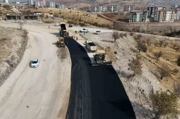 Elazığ’da yol yenileme çalışmaları devam ediyor 