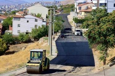 Elazığ’da yol yenileme çalışmaları sürüyor 