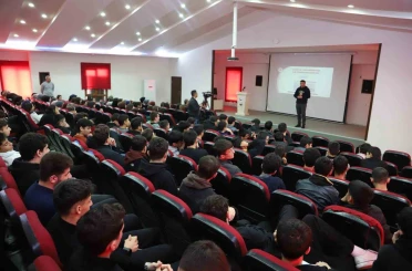 Elazığ’daki liselerde Fırat Üniversitesi tanıtıldı 