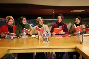 Elazığlı kadınlardan, altın yerine kitap günü 