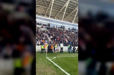 Elazığsporlu futbolcu gol sevincini polisle yaşadı