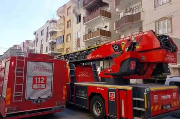 Elektrik kontağı yangına neden oldu: 4 kişi dumandan etkilendi 