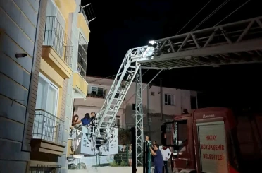 Elektrik panosundan çıkan yangında 50 vatandaşı itfaiye kurtardı 