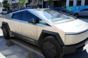 Elektrikli araçla dünya turuna çıkan ikili Türkiye’de: İlk durak Arnavutköy