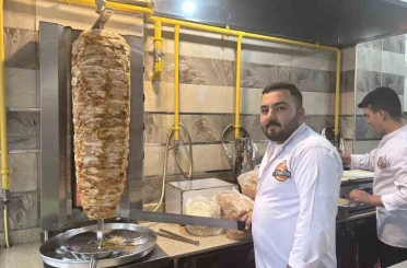 Elektrikli bisiklet yemek yiyenlerin arasına daldı: İşletme sahibi o anları anlattı 