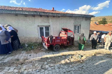 Elektrikli motosiklet duvara çarptı: 6 yaralı 