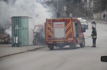 Elektrikli üç tekerlekli motosiklet alev alev yandı