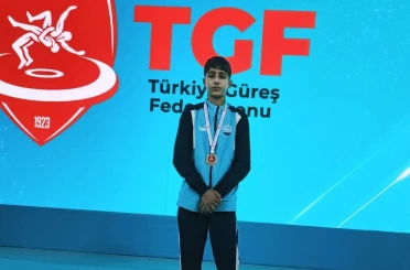 Eleşkirtli Berat Çelik minderde Türkiye şampiyonu oldu 