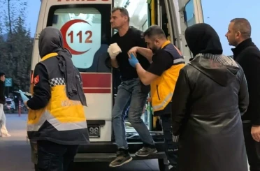 Eli traktörün hidrolik sistemine sıkışan çiftçi yaralandı 