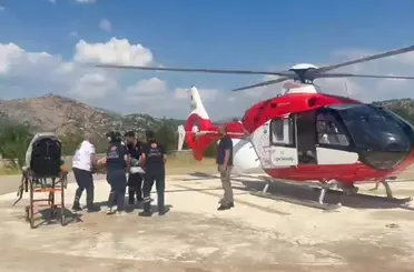 Elinden yaralanan hasta ambulans helikopterle Malatya’ya sevk edildi
