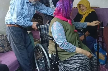 Emekli astsubaylardan tekerlekli sandalye desteği 