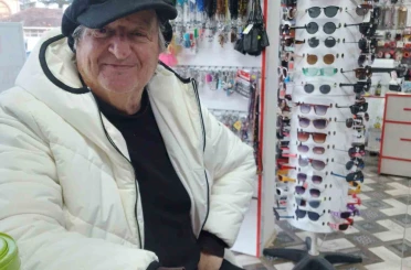 Emekli öğretmen evinde ölü bulundu 