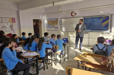 Emet İlçe Vaizi Gül’ün ortaokul öğrencileriyle değerler eğitimi buluşması 