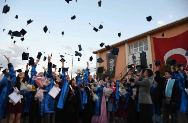 Emet MYO’da mezuniyet coşkusu 