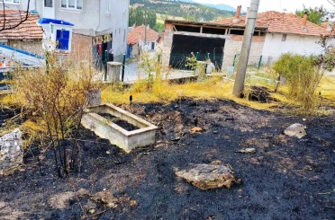 Emet’te mezarlıkta çıkan yangında 10 kabir zarar gördü 