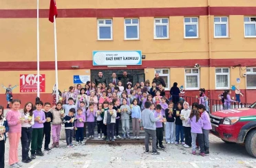 Emet’te öğrenciler karaçam tohumlarını saksılara ekti 