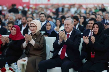 Emine Erdoğan: "15 Temmuz, tarihi bir dönüm noktasıdır" 