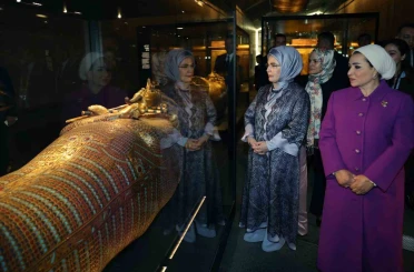 Emine Erdoğan, Mısır Cumhurbaşkanı es-Sisi’nin eşi Entissar Amer ile bir araya geldi 