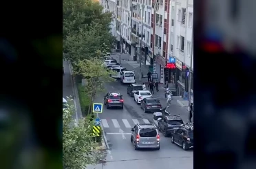 Emlakçıda başlayan tartışma sokakta bıçaklı kovalamacaya döndü 
