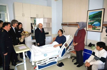 Emniyet Genel Müdürü Demirtaş, Yalova’daki çatışmada yaralanan polisi ziyaret etti 