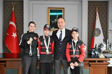 Emniyet Müdürü Tolga Yılmaz şampiyon sporcuları misafir etti 