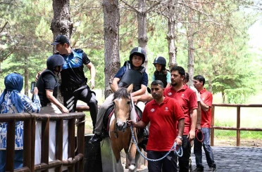 EMŞAV şehit ve gazi çocuklarıyla bir araya geldi 