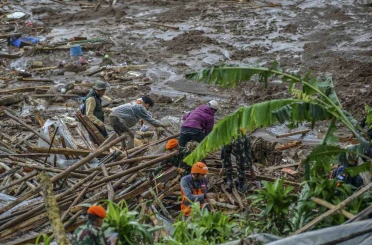 Endonezya’daki toprak kaymasında can kaybı 16’ya yükseldi 