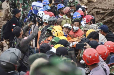Endonezya’daki toprak kaymasında can kaybı 49’a yükseldi 