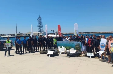 Enez’de kurbağa adamlar deniz dibindeki atıkları temizledi 