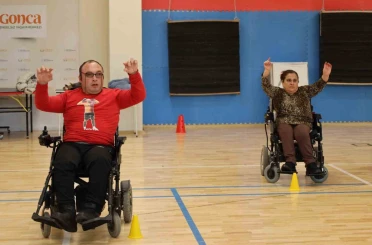 "Engellisin evlenemezsin" dediler, onlar akülü sandalyede zeybek oynuyor 