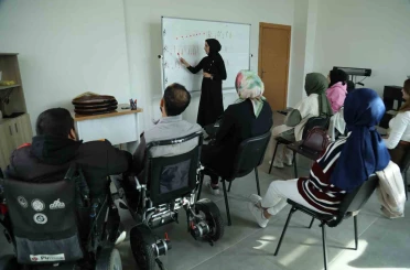 Engelsiz Yaşam Merkezi’nde dezavantajlı bireyler sosyal ve kültürel faaliyetlerle destekleniyor 