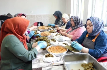 Erbaa Belediyesi’nden Narince yaprağıyla rekorluk lezzet 