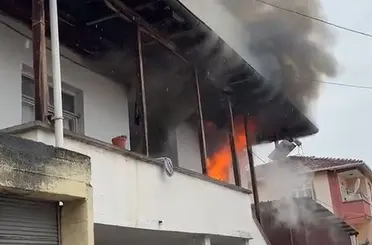Erbaa’da iki katlı evde çıkan yangında ev kullanılamaz hale geldi
