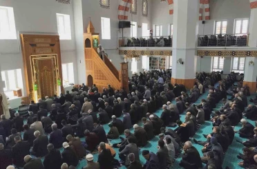 Erciş’te öğretmen ve öğrenciler için gıyabi cenaze namazı kılındı 