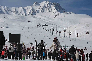 Erciyes’e sömestir bereketi: 1.4 milyon turist ziyaret etti 